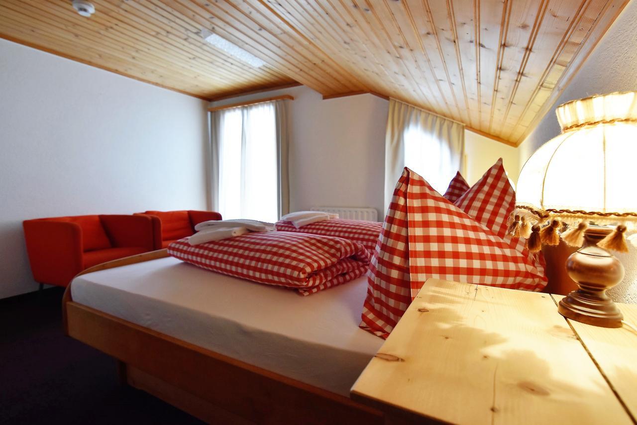 Alpina Lodge Bed & Breakfast Tschiertschen Bagian luar foto