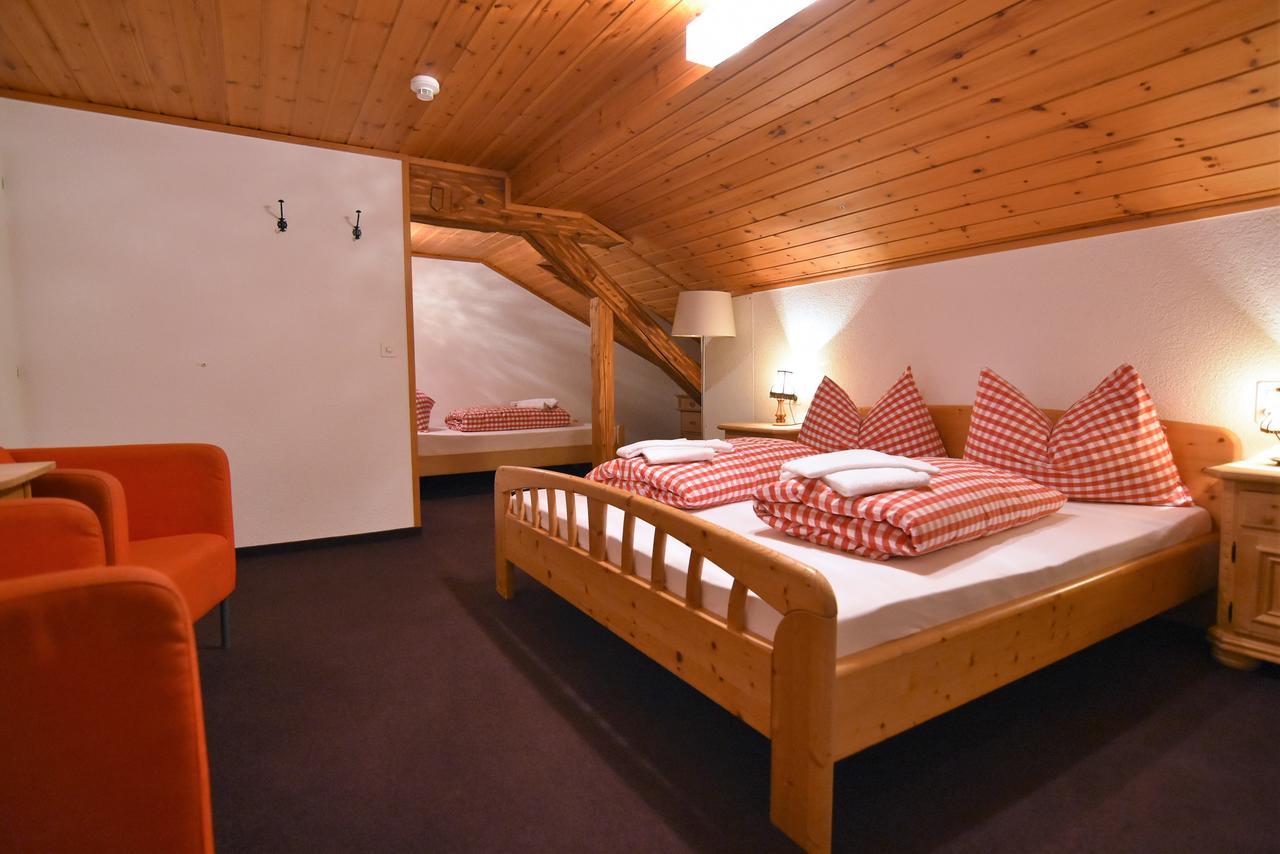 Alpina Lodge Bed & Breakfast Tschiertschen Bagian luar foto